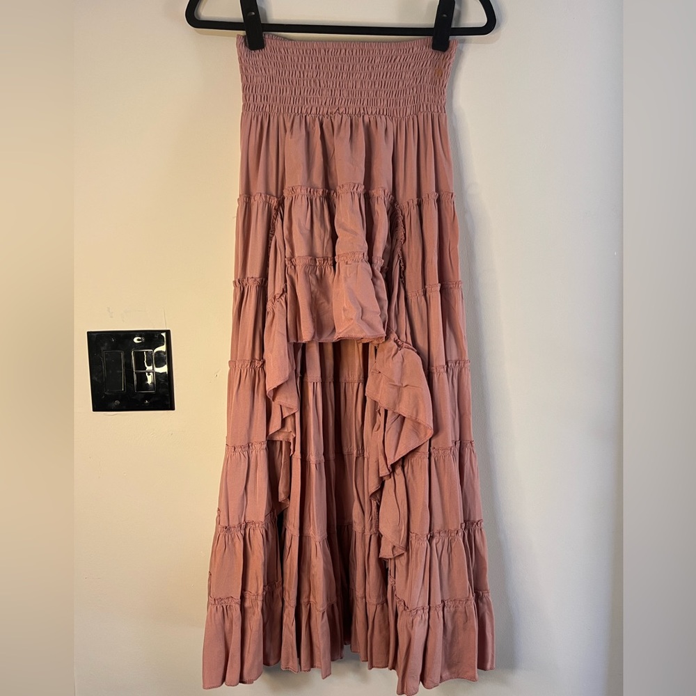 Pampita island, pink skirt, Spanish brand. Lavanda Lisa